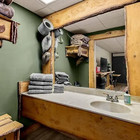 Stonegate Lodge 2 Queen Beds Wifi Roku Tv Salt Water Pool Room #106 Eureka Springs Exterior photo