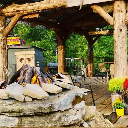 Stonegate Lodge 2 Queen Beds Wifi Roku Tv Salt Water Pool Room #106 Eureka Springs Exterior photo