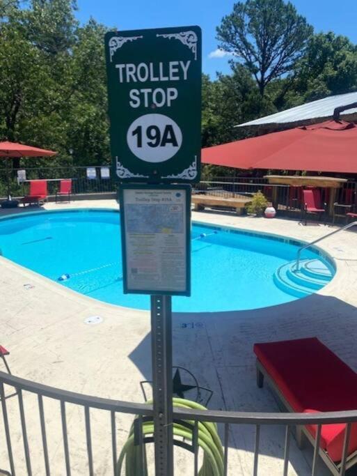 Apartment Stonegate 2 Queen Beds Wifi Roku Tv Salt Water Pool #106 *