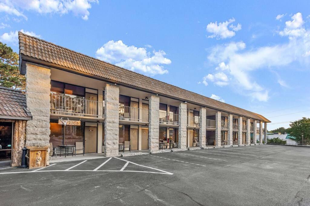 Stonegate 2 Queen Beds Wifi Roku Tv Salt Water Pool #106 Apartment *